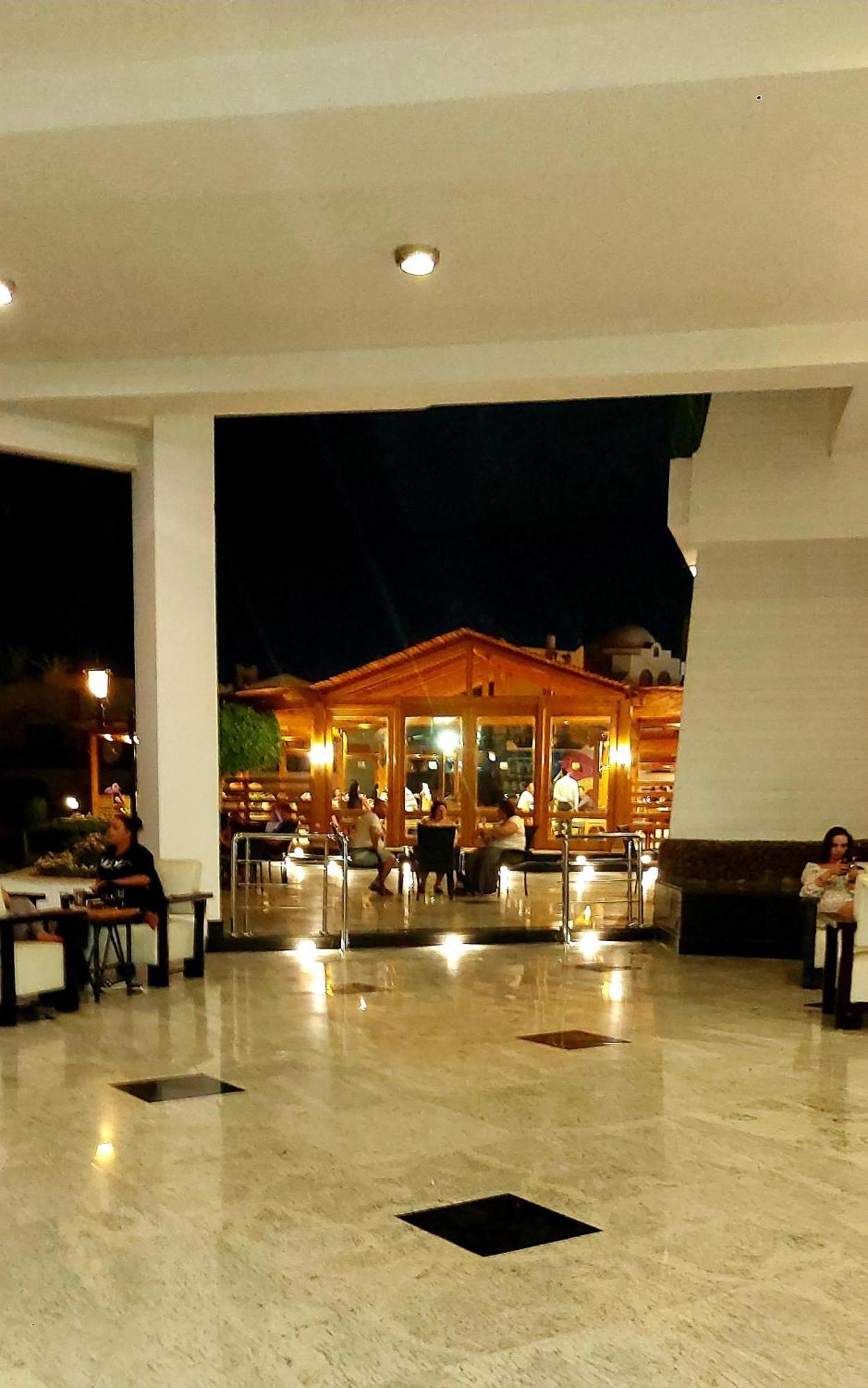 เรจินา รีสอร์ต แอนด์ อควา พาร์ค ฮูร์กาดา Hotel ภายนอก รูปภาพ